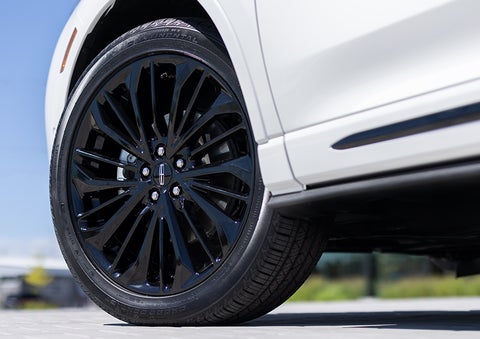 The stylish blacked-out 20-inch wheels from the available Jet Appearance Package are shown. | Asheville Lincoln in Asheville NC