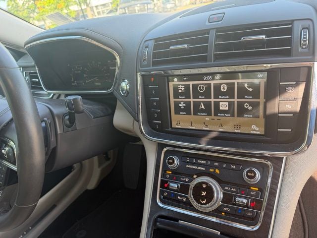 2017 Lincoln Continental Select