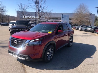 2024 Nissan Pathfinder SL