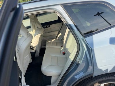 2023 Volvo XC60 B6 Ultimate Dark Theme