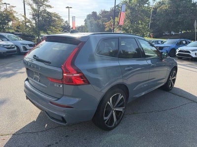 2023 Volvo XC60 B6 Ultimate Dark Theme
