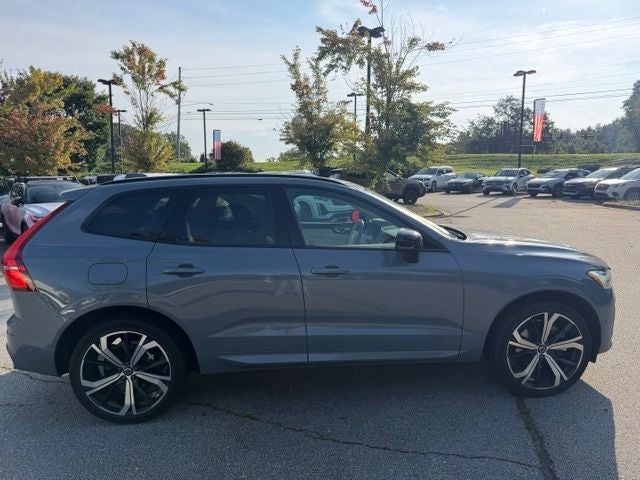 2023 Volvo XC60 B6 Ultimate Dark Theme