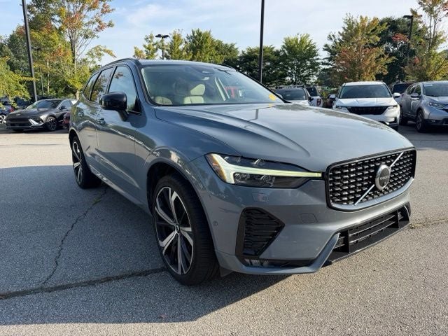 2023 Volvo XC60 B6 Ultimate Dark Theme