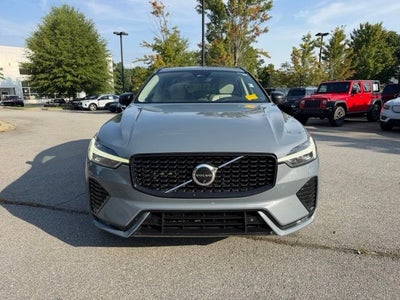 2023 Volvo XC60 B6 Ultimate Dark Theme