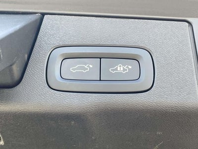 2023 Volvo XC60 B6 Ultimate Dark Theme