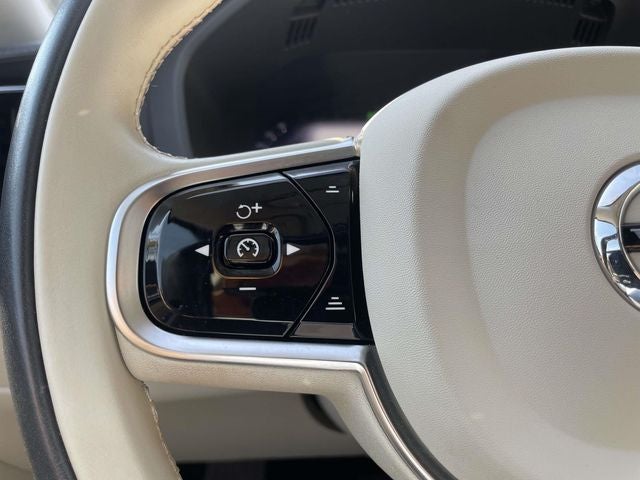 2023 Volvo XC60 B6 Ultimate Dark Theme