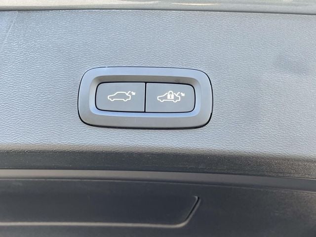 2021 Volvo XC40 R-Design