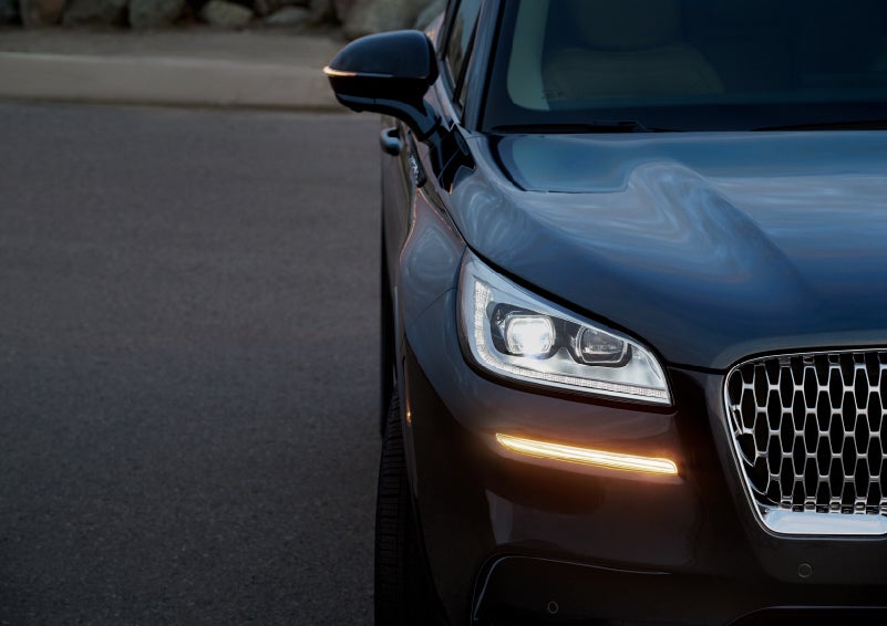 The turn signal on the front fascia is a bold sunset orange stroke of brilliance against a Flight Blue exterior | Asheville Lincoln in Asheville NC