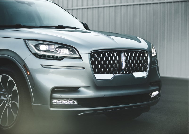 The available adaptive pixel LED headlamps of the 2023 Lincoln Aviator® SUV activated | Asheville Lincoln in Asheville NC
