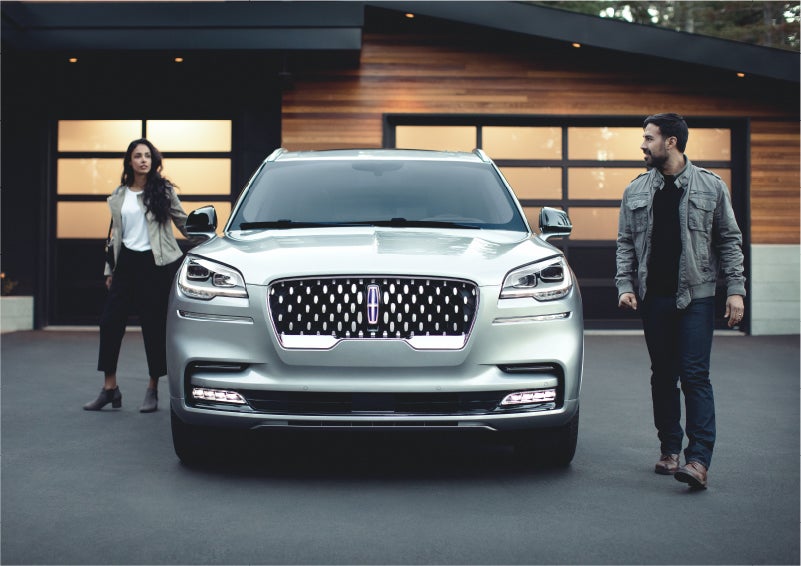 The sparkling grille of the 2023 Lincoln Aviator® Grand Touring model | Asheville Lincoln in Asheville NC