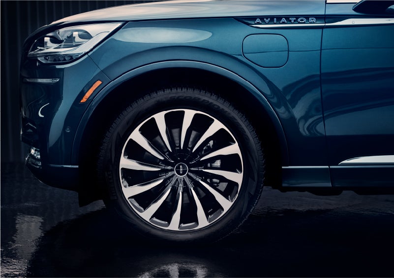 The 2023 Lincoln Aviator® Black Label Grand Touring model with unique 12-spoke wheel | Asheville Lincoln in Asheville NC