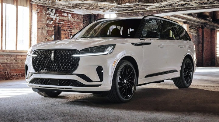 A 2026 Lincoln Aviator® SUV is shown with the available Jet Appearance Package. | Asheville Lincoln in Asheville NC