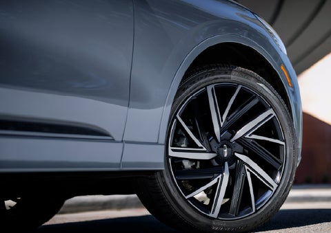 The wheel of the 2027 Lincoln Aviator® Black Label™ SUV is shown slightly angled out. | Asheville Lincoln in Asheville NC