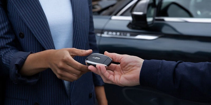Lincoln customer being handed vehicle keys